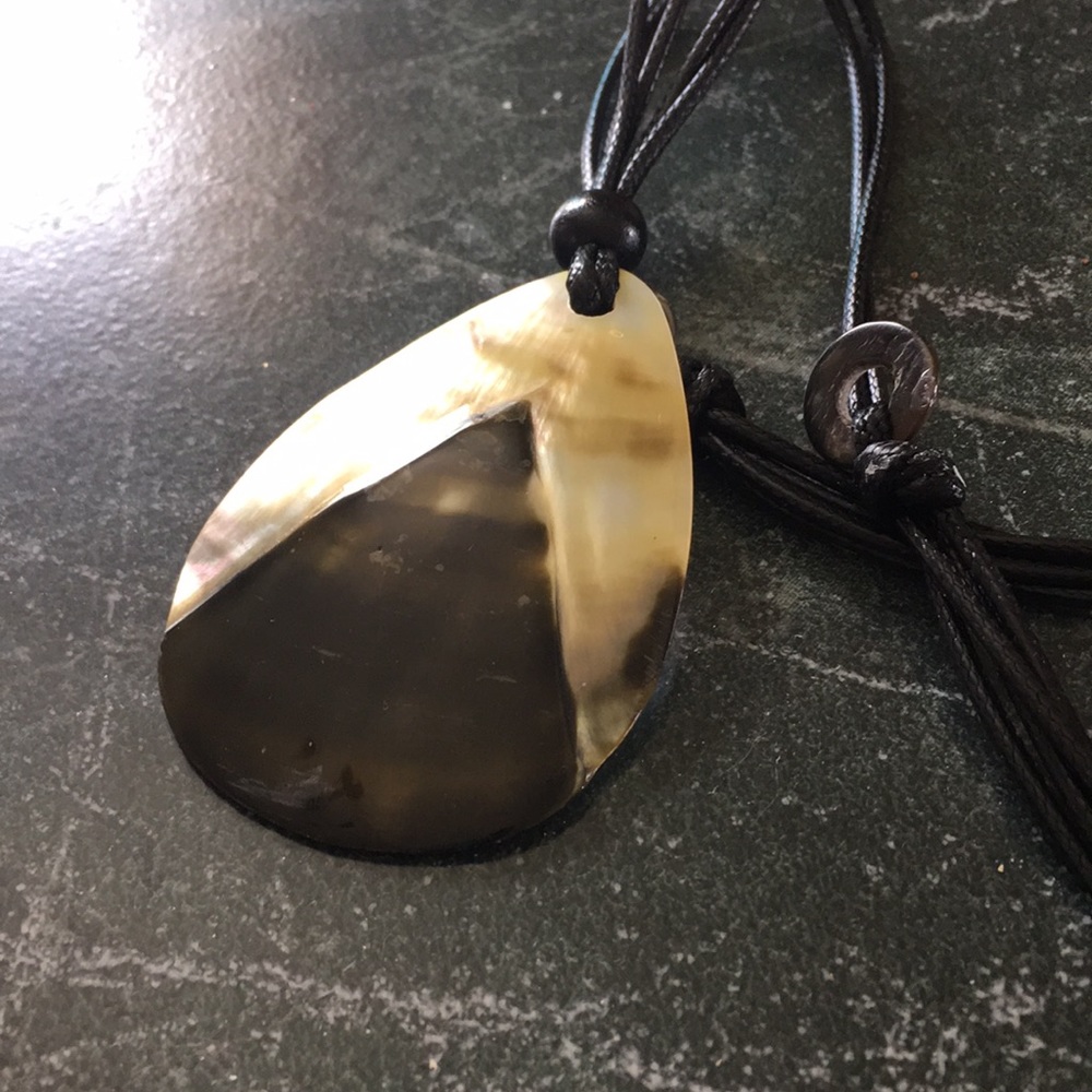 3/$10 Adjustable shell necklace black cord black